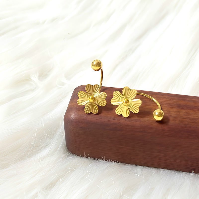 4 Leaf Design Shining 22karet Gold Plated Earrings