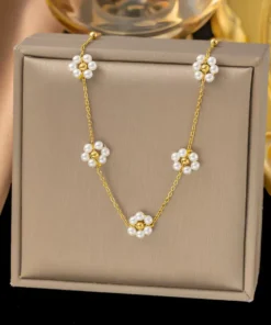 Alternative view of 5 Flower Pearl Design 22Karet Gold Plated Necklace